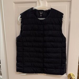 Uniqlo Black Packable Down Vest